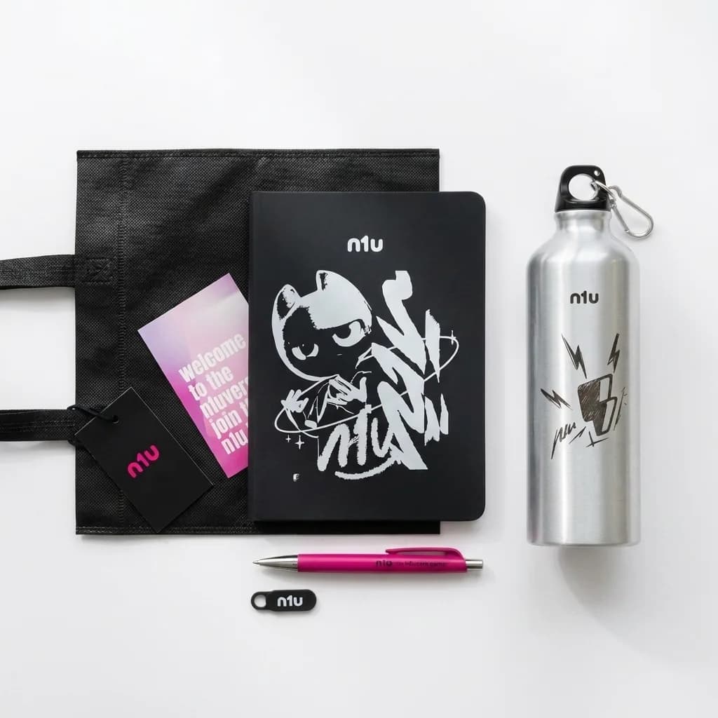 Welcome kit de n1u: bolsa de tela negra, cuaderno ilustrado, botella térmica y lapicera con la marca